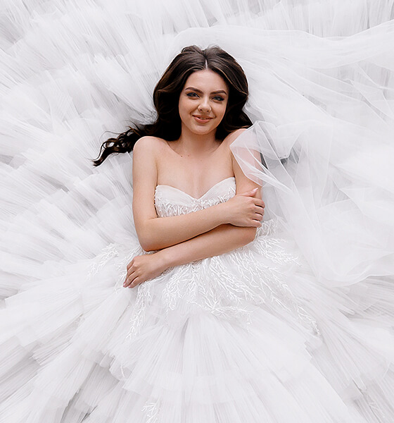 Beautiful Bridal Gown - Image 5